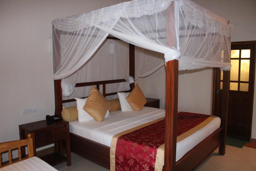 Warahena Beach Hotel Бентота Экстерьер фото
