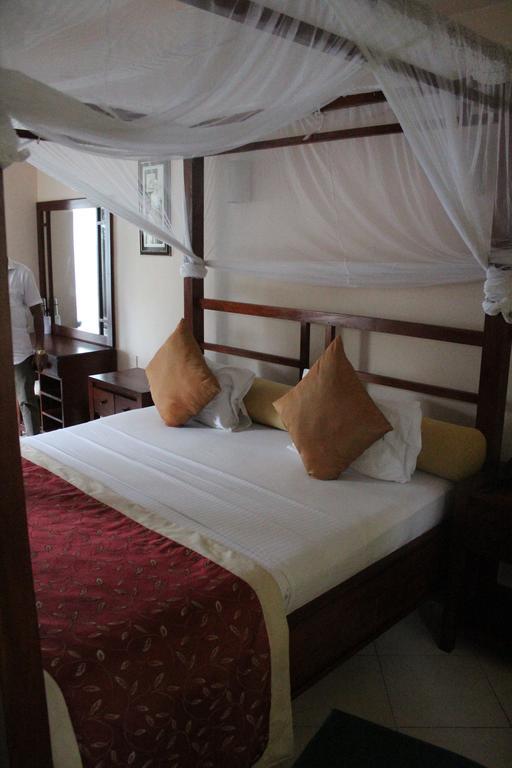 Warahena Beach Hotel Бентота Экстерьер фото