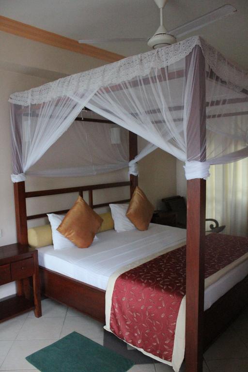 Warahena Beach Hotel Бентота Экстерьер фото